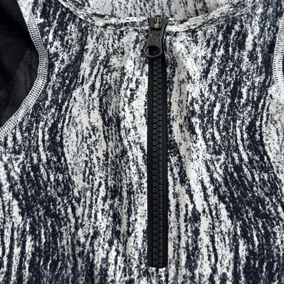 Lululemon Water: Sun Runner 1/2 Zip Texture Twist White Black / Black - Picture 9 of 12